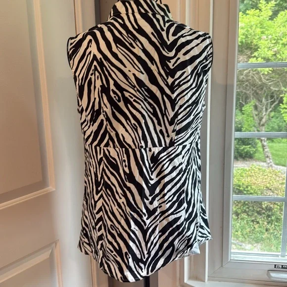 CATO sleeveless zebra print buckle front blouse - Picture 4 of 4